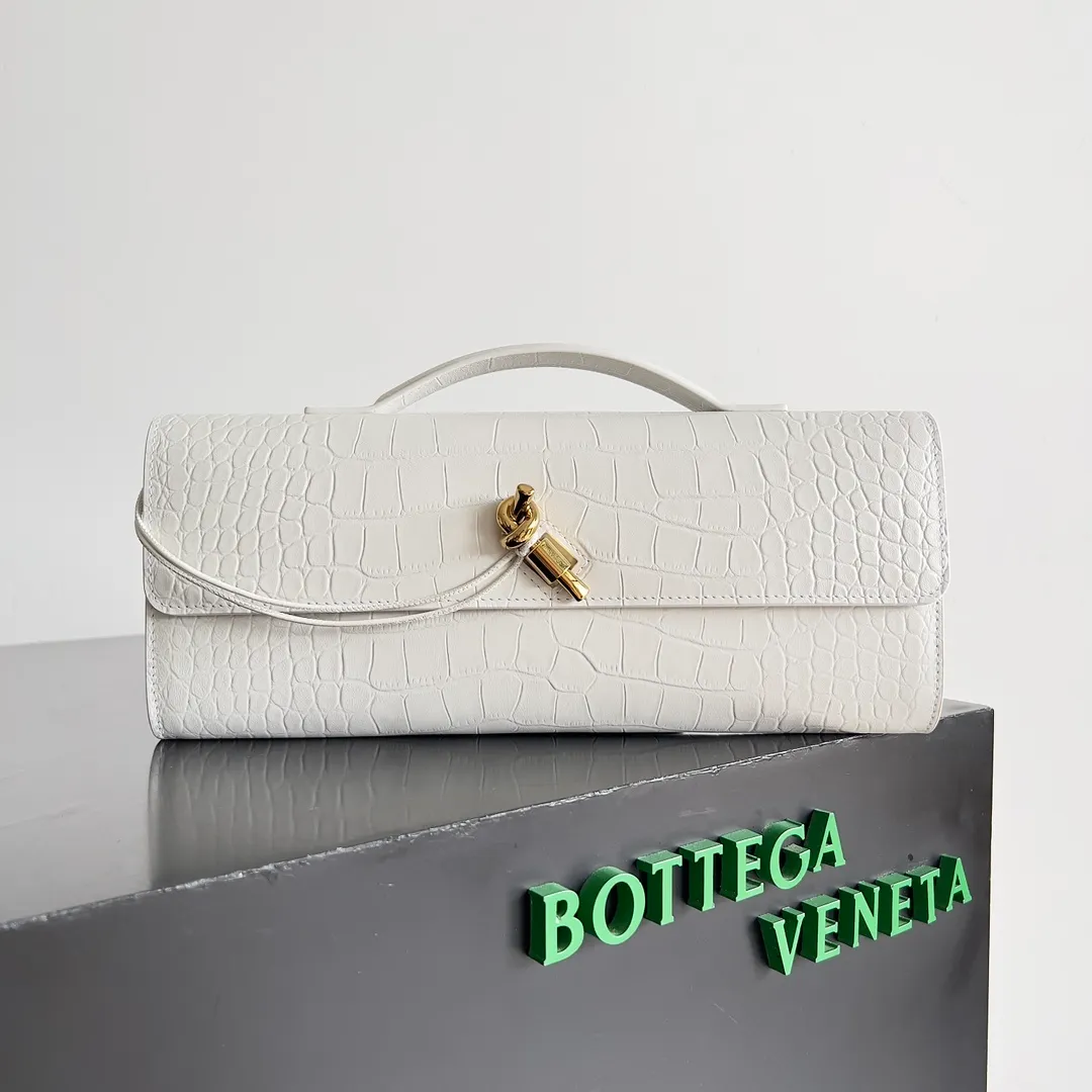 Batch 1420 Bottega Veneta Fall in love with Andiamo at first sight, new design, natural Nile rare leather crocodile pattern complex handbag, a model handbag for women, no need for color cover, no emotional camouflage, immersive depth and excitement, the classic element KNOT knot is inspired, modernist aesthetics and jewelry field craftsmanship reinterpret the knot element, bringing a clutch full of modern texture and elegant and quiet lady spirit. Style number: 741511 Size: 31*13*3cm